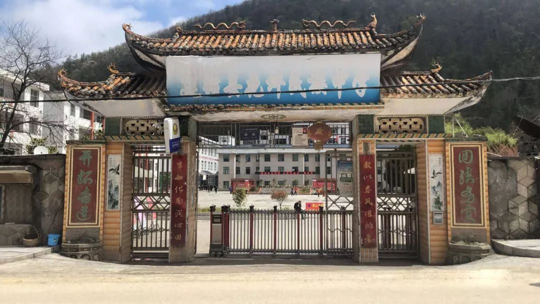 航特科技真情扶贫助学公益活动,用心铺筑寒门学子成才路 航特科技真情扶贫助学公益活动,用心铺筑寒门学子成才路