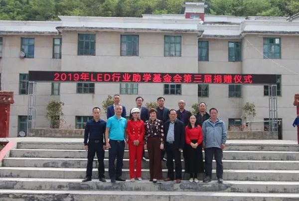 航特科技真情扶贫助学公益活动,用心铺筑寒门学子成才路 航特科技真情扶贫助学公益活动,用心铺筑寒门学子成才路