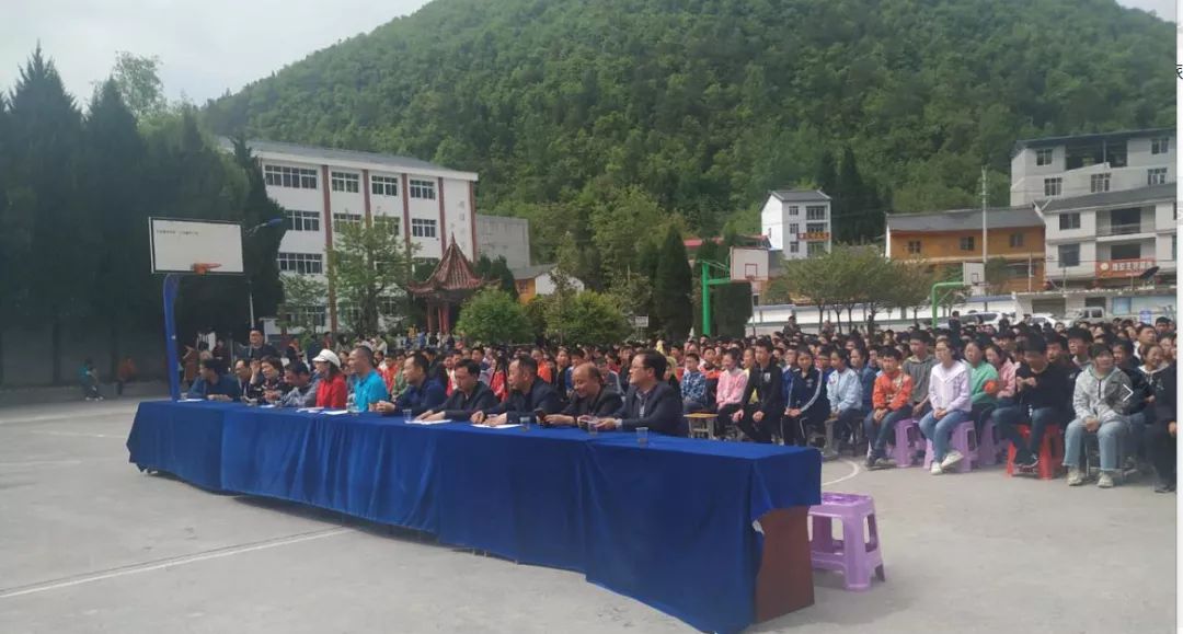 航特科技真情扶贫助学公益活动,用心铺筑寒门学子成才路 航特科技真情扶贫助学公益活动,用心铺筑寒门学子成才路